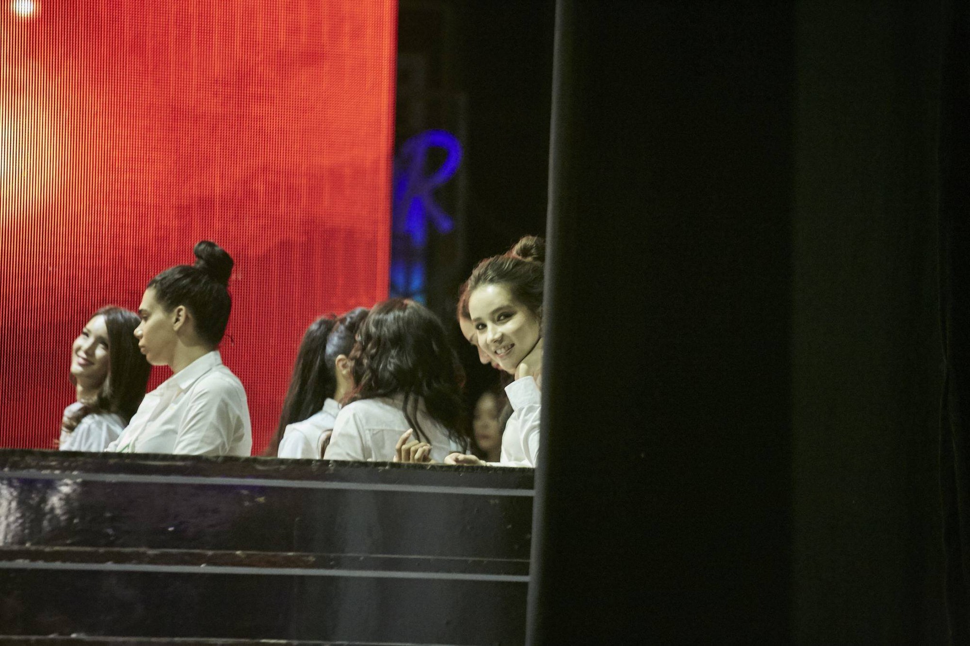 Hương Giang cùng dàn thí sinh tất bật tập luyện trước thềm Chung kết Hoa hậu chuyển giới Quốc tế